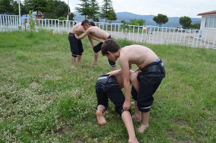 Gördes Mtal Yağlı Güreş Takımı Turnovalarda Kol Bağlamak İçin Hazırlanıyor