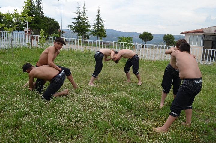 Gördes Mtal Yağlı Güreş Takımı Turnovalarda Kol Bağlamak İçin Hazırlanıyor