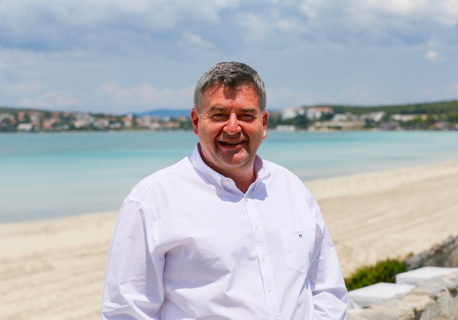 Çiftlikköy’e yeni sahil düzenlemesi ve güneşlenme terasları geliyor