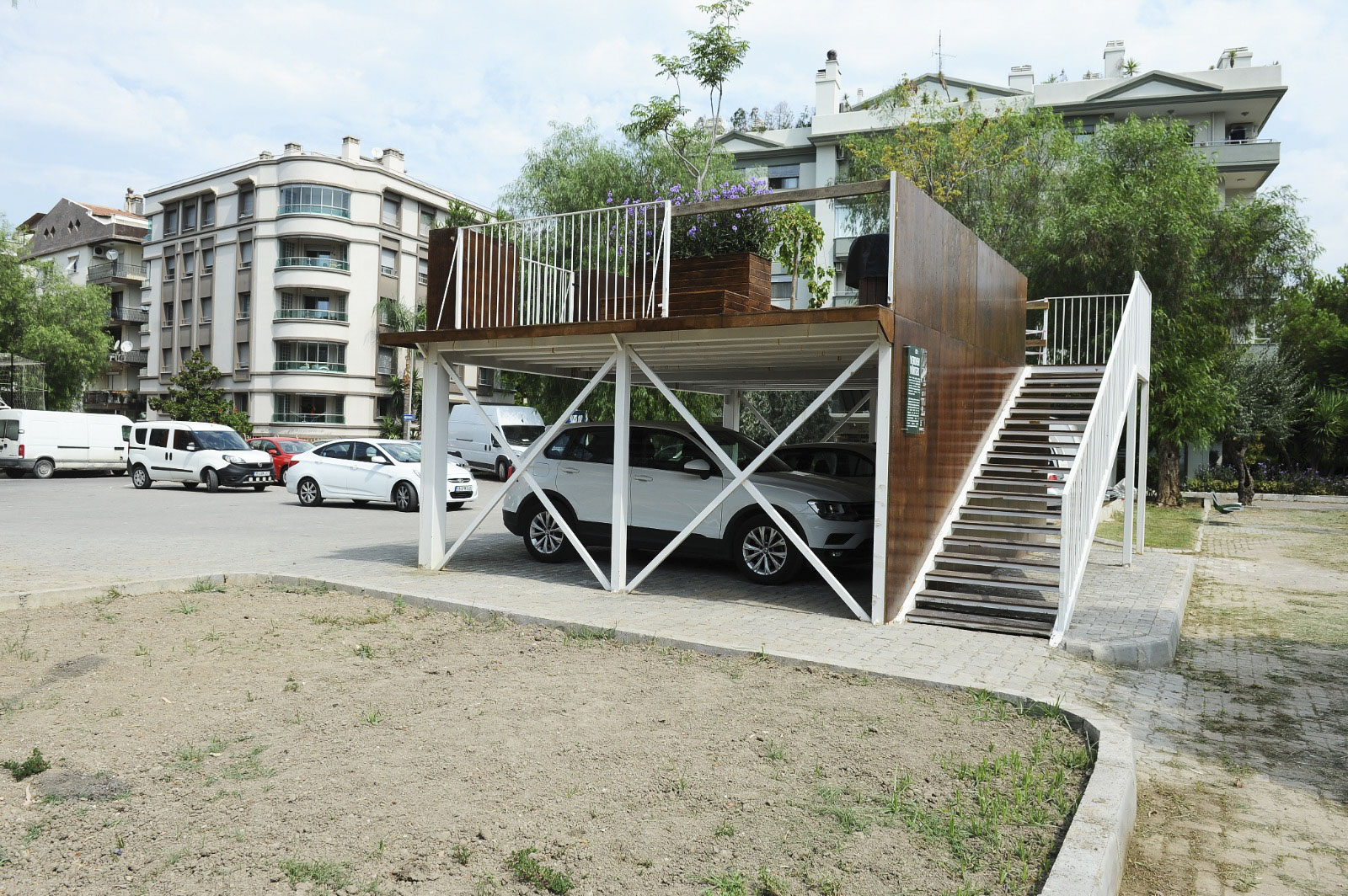 Yerden Yüksek projesi Bostanlı’da kullanıma açıldı