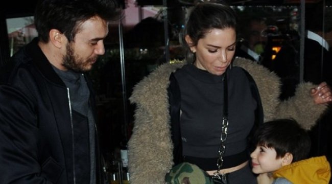 Mustafa Ceceli'den eşi ve oğluyla mutluluk pozu