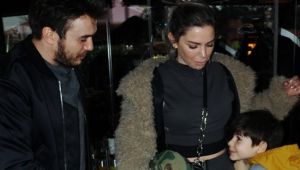 Mustafa Ceceli'den eşi ve oğluyla mutluluk pozu