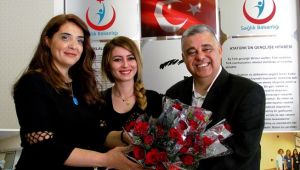 Çeşme Devlet Hastanesi Başhekimi Birol, kadın çalışanlarının günlerini kutladı