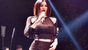 Defne Samyeli konser istekleriyle şaşırttı!