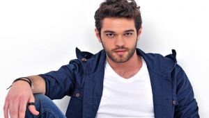 Furkan Andıç yeni aşkıyla sobelendi