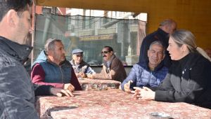 Seferihisarlılar riskli köprüyü kullanıyor!