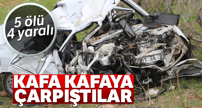 Diyarbakır'da otomobiller kafa kafaya çarpıştı: 5 ölü, 4 yaralı