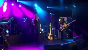 Kurtalan Ekspres Dorock Xl sahnesinde Esti