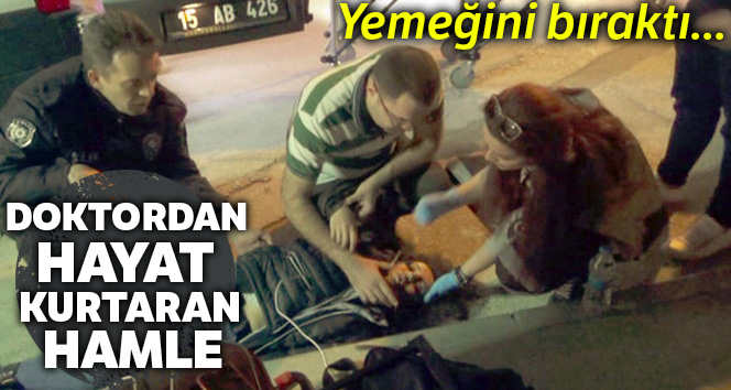 Yemeğini bırakıp kaşıkla öğrencinin hayatını kurtardı