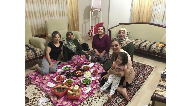 AK Partili kadınlardan Aliağa'da 300 aile ziyareti
