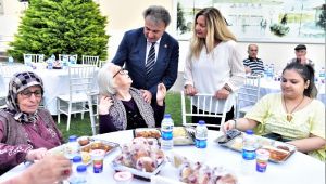 Başkan İduğ, iftarda huzurevi sakinleri ile buluştu