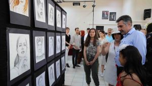 Bayraklı’da Kursiyerlerden Resim Sergisi