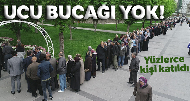 Bedava fide alabilmek için uzun kuyruk oluşturdular