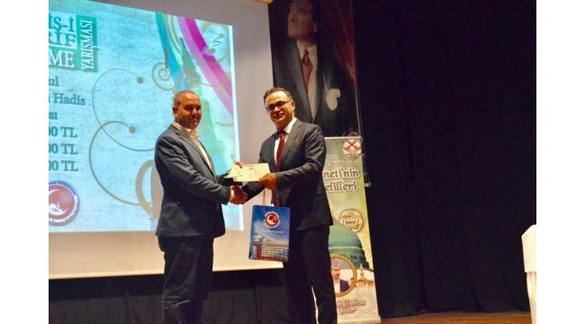 İzmir'de hadis yarışmasına yoğun katılım