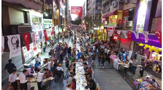 Karşıyaka Çarşı'da dev iftar buluşması