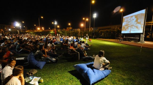 Açık havada “sinema keyfi”ne devam