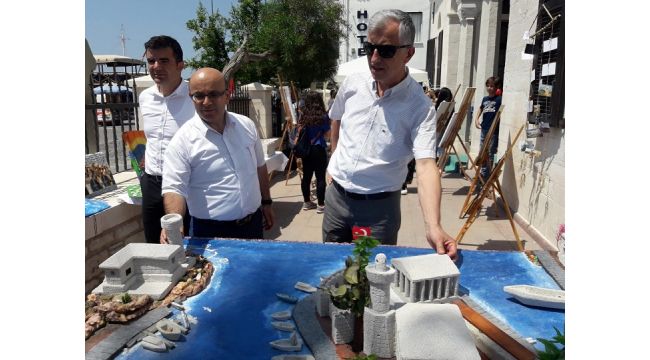 Foça'da dikkat çeken sergi