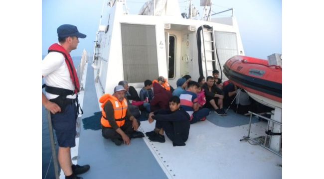 İzmir’de 22’si çocuk 40 göçmen yakalandı