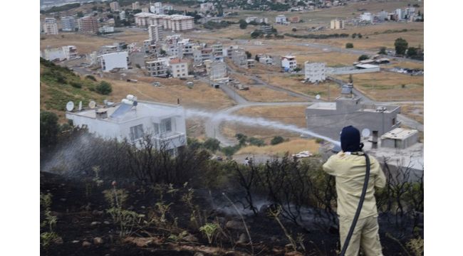 Yangın evlere sıçramadan söndürüldü