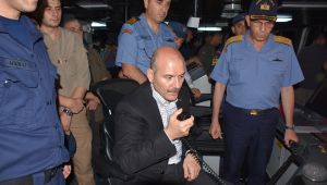 Bakan Soylu, TCS Dost Gemisiyle gece seyrine çıktı