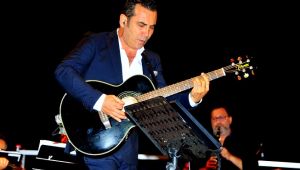 Çeşme'de Ferhat Göçer rüzgarı 