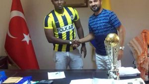  Menemenspor’dan iki imza