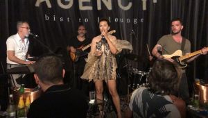 Yeşim Salkım Yürekleri Hoplattı