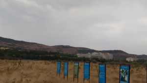 Askeri birlik arazisine yıldırım düştü