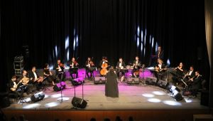 Bergama’da Yeşilçam Şarkıları Hep Bir Ağızdan Söylendi