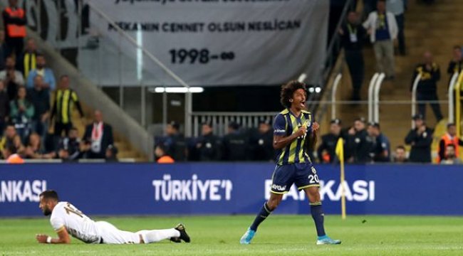 Luiz Gustavo gösterdiği performansla göz doldurdu