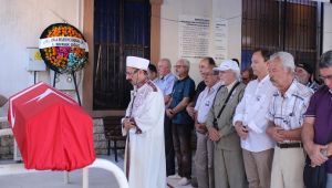  Usta tiyatrocu son yolculuğuna uğurlandı