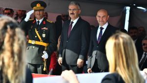 İzmir’de coşkulu Cumhuriyet Bayramı kutlaması