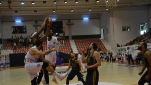 Petkimspor ,Akhisar Belediye’yi 75–72’lik skorla mağlup etti.