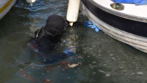 Petrol türevi atıkların kirlettiği teknelerde temizlendi