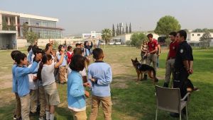  Çocuklar polis birimlerini gezdi