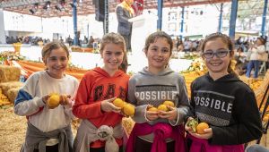 İzmir’de turuncu şenlik başladı