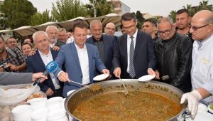 Menemen Belediyesi'nden ıspanak üreticisine destek