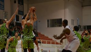 Petkimspor Manisa Büyükşehir Belediyesi’ni 79-75 mağlup etti.