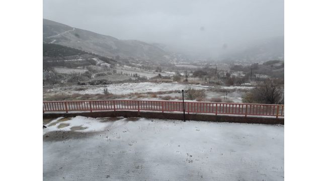 İzmir'e mevsimin ilk karı düştü