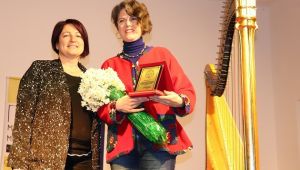 Karaburun’da büyüleyen arp melodileri…