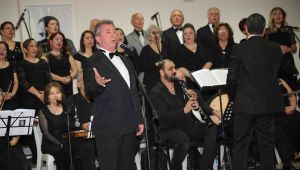 Avni Anıl Bayraklı'da anıldı