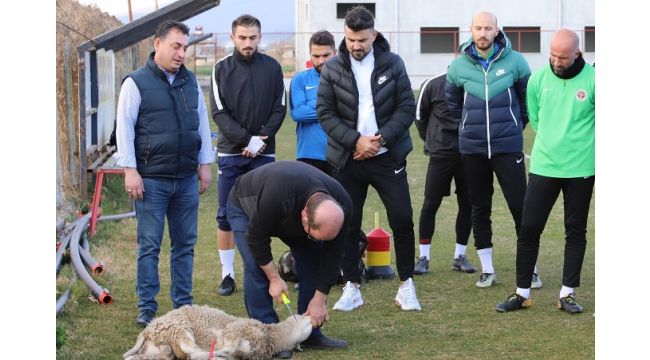 Menemenspor kötü gidişat için kurban kesti