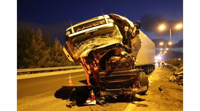 İzmir'de feci kaza: 1 ölü, 1 yaralı