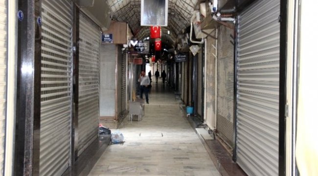 İzmir'de kuyumcular kepenk kapattı