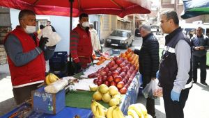 Konak zabıtasından pazaryerlerinde Koronavirüs denetimi