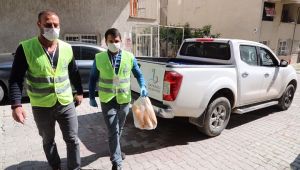 Bayraklı Belediyesinden evlere ekmek servisi