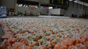 “BizVarız” gönüllüleri gıda paketi hazırladı