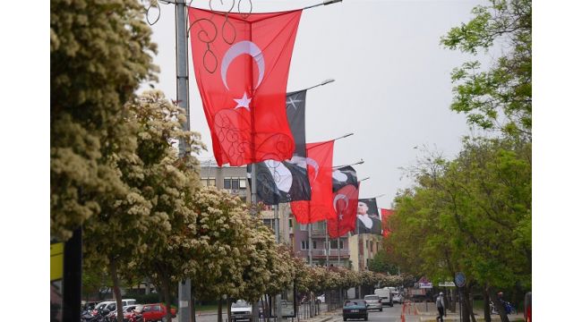 Salihli'de Caddeler Bayraklarla Donatıldı