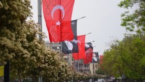 Salihli'de Caddeler Bayraklarla Donatıldı