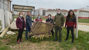 Yuvasız kalan leylek için seferber oldular